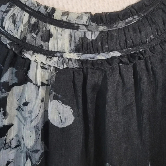 New York And Company Short Sleeved Top Size XL - Picture 2 of 8